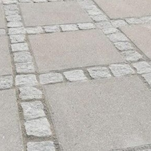 Terrassefliser efter fliserensning med rent resultat